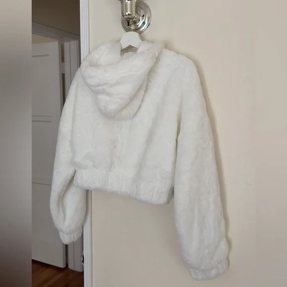 short fur coat, white fur jacket - Picture 2 of 8